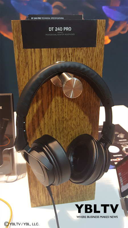 beyerdynamic DT 240 Pro. YBLTV Review by Wolfgang Nava.